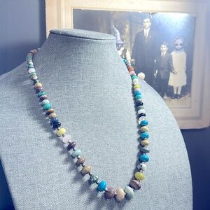 Vintage Estate Genuine  Agate Stone Beaded Necklace. Gorgeous Clasp
